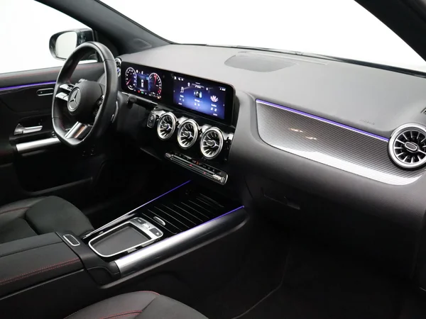 Mercedes-Benz GLA (2024) — foto 24 van 33