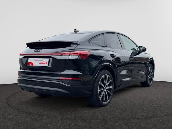 AUDI Q4 Sportback e-tron (2025) — foto 9 van 15