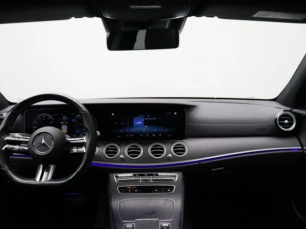 Mercedes-Benz E-Klasse (2022) — foto 19 van 33