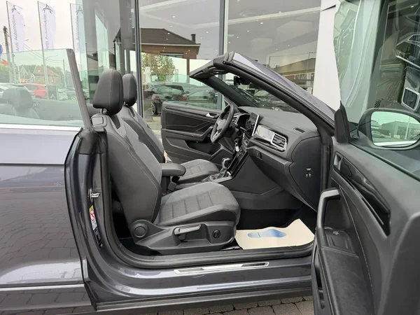 Volkswagen T-Roc (2023) — foto 7 van 26
