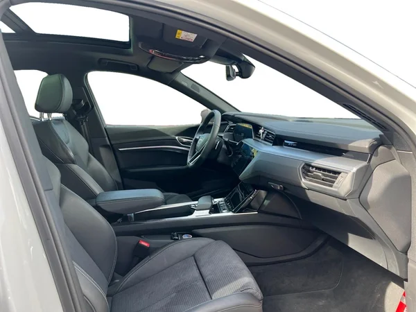 AUDI Q8 Sportback e-tron (2024) — foto 5 van 24