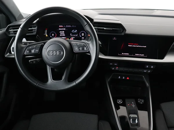 AUDI A3 Sportback (2024) — foto 15 van 17