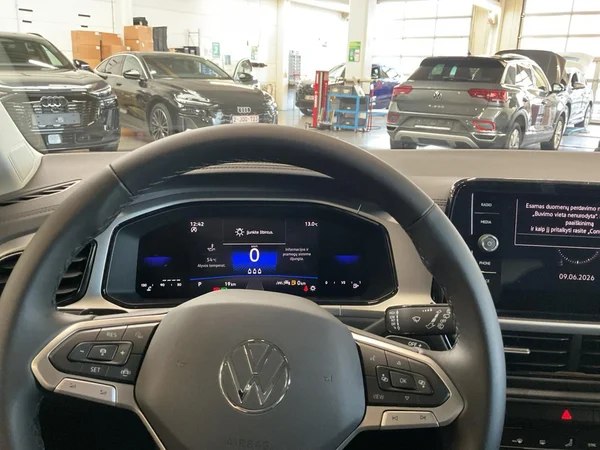 VOLKSWAGEN T-Roc (2025) — foto 6 van 22