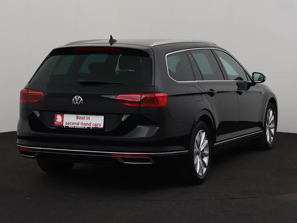 VOLKSWAGEN Passat Variant (2022) — foto 23 van 33