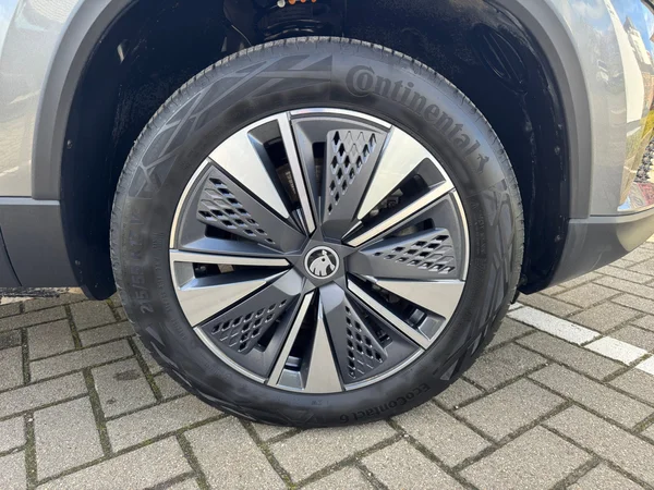SKODA Karoq (2025) — foto 5 van 21