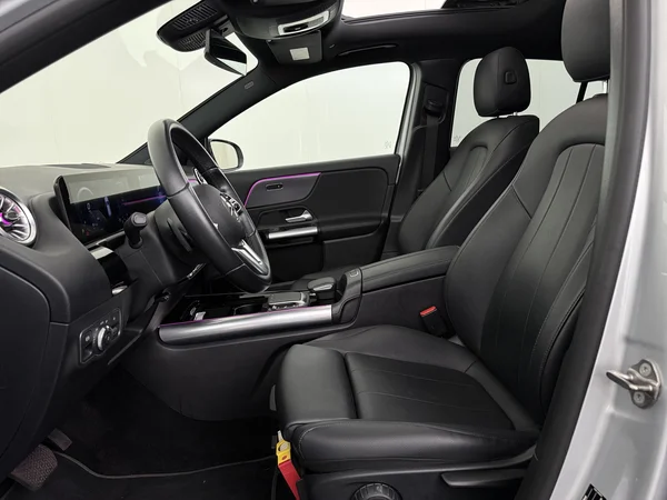 MERCEDES GLA 180 (2022) — foto 2 van 30