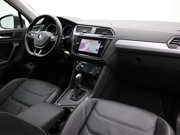 VOLKSWAGEN Tiguan (2019) — foto 15 van 21