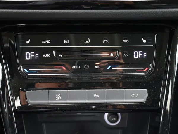 VOLKSWAGEN Touran (2023) — foto 7 van 31