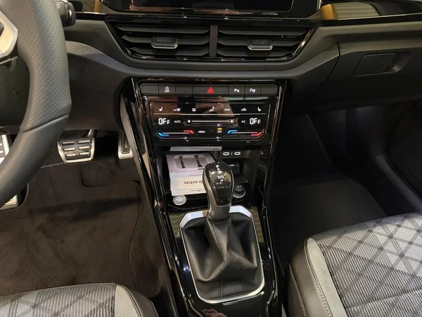 VOLKSWAGEN T-Roc (2026) — foto 3 van 24