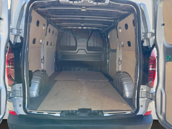VOLKSWAGEN Transporter T7 28 Fou Swb Dsl (2025) — foto 9 van 14