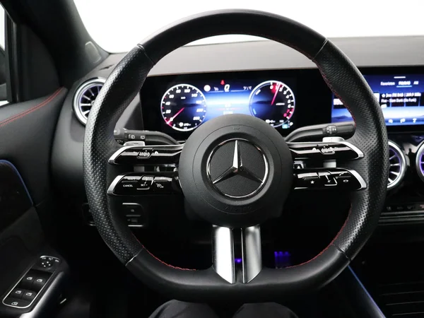 Mercedes-Benz GLA (2024) — foto 5 van 33