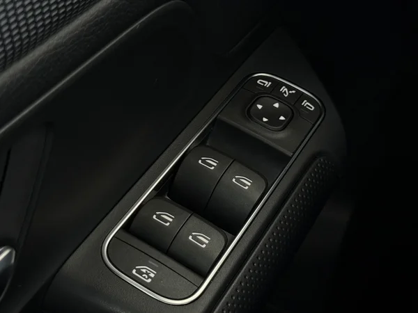 MERCEDES GLA 180 (2023) — foto 20 van 29