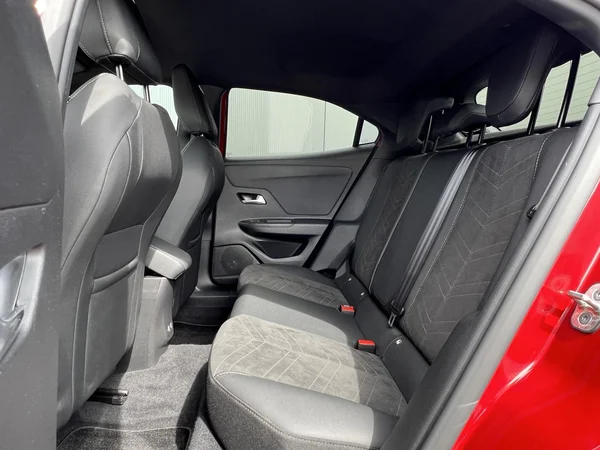 Opel Mokka-e (2022) — foto 3 van 38
