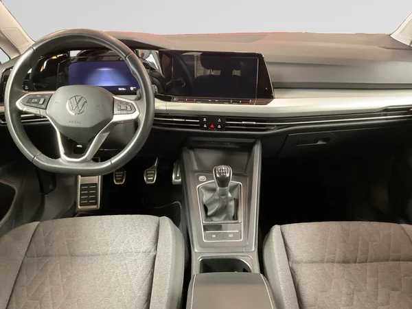 VOLKSWAGEN Golf VIII SW (2024) — foto 2 van 22