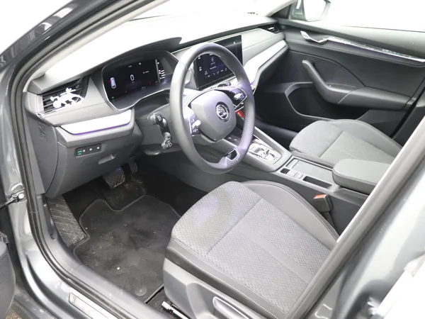 SKODA Octavia Combi (2024) — foto 20 van 32