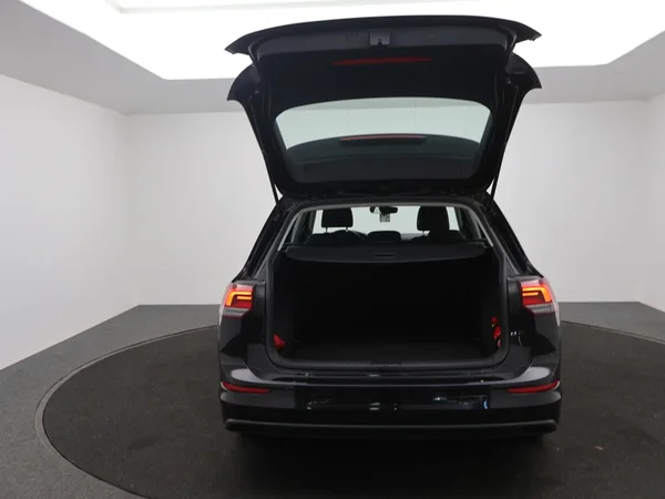 Volkswagen Golf (2022) — foto 8 van 25