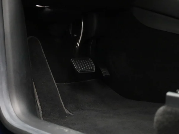 Tesla Model Y (2023) — foto 40 van 52
