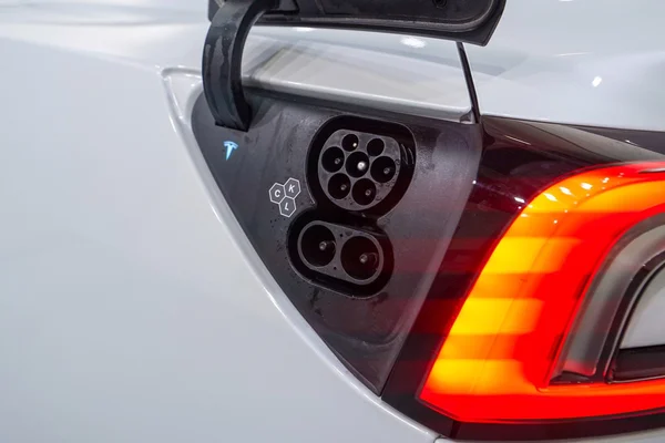 Tesla Model 3 (2024) — foto 2 van 47