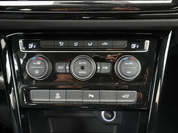 Volkswagen Touran (2022) — foto 16 van 29