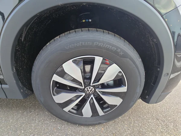 VOLKSWAGEN Tiguan (2026) — foto 13 van 24