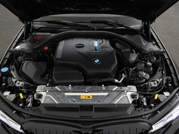 BMW 330 (2022) — foto 6 van 32