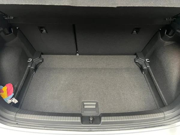 VOLKSWAGEN Polo (2023) — foto 13 van 23