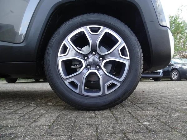 Jeep Renegade (2018) — foto 3 van 27