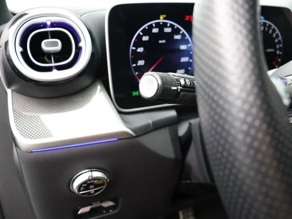 Mercedes-Benz GLC (2024) — foto 5 van 36