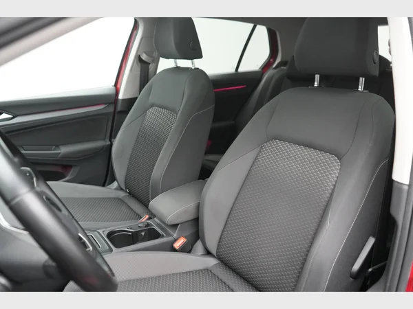 VOLKSWAGEN Golf VIII (2021) — foto 26 van 28
