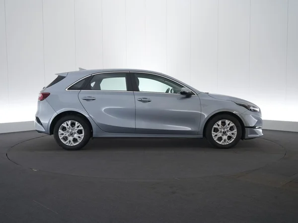 Kia cee'd (2024) — foto 25 van 28