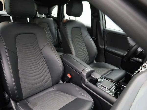 Mercedes-Benz GLA (2022) — foto 31 van 41