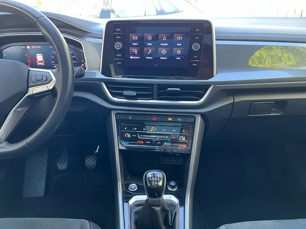 VOLKSWAGEN T-Roc (2023) — foto 4 van 24