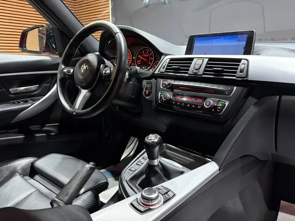 Bmw 320 (2015) — foto 6 van 23