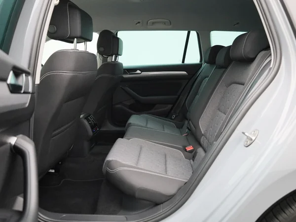 Volkswagen Passat (2024) — foto 4 van 42