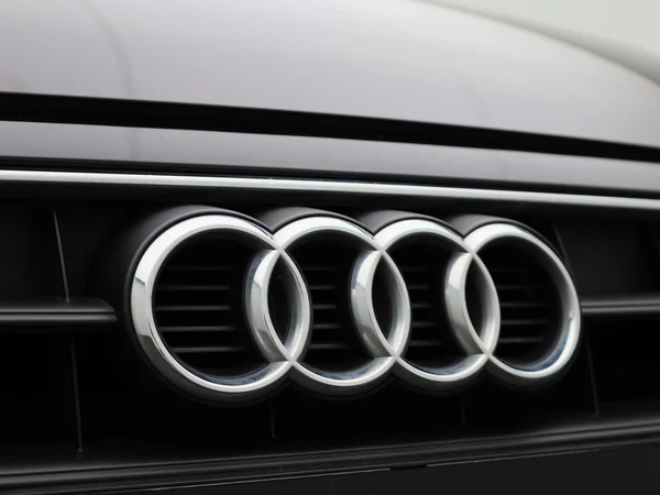 Audi A4 (2023) — foto 37 van 42