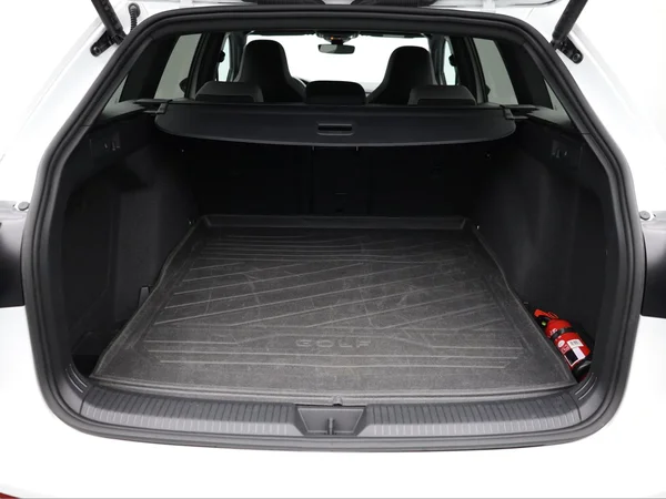 VOLKSWAGEN Golf VIII SW (2024) — foto 2 van 22