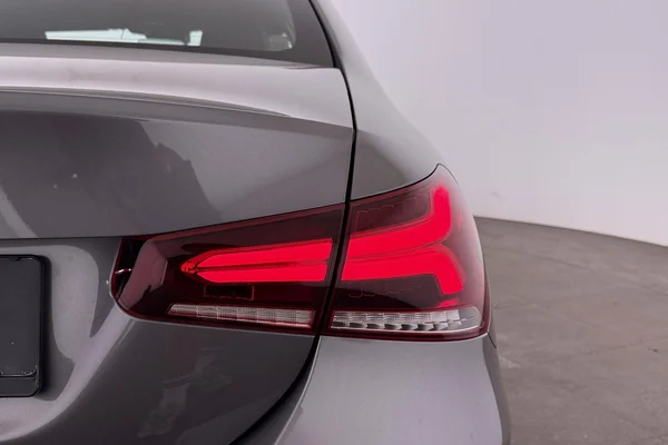 Mercedes-Benz A-Class Sedan PHEV (V177) (2022) — foto 2 van 30