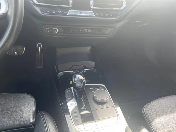 BMW 118 Hatch (2020) — foto 3 van 21