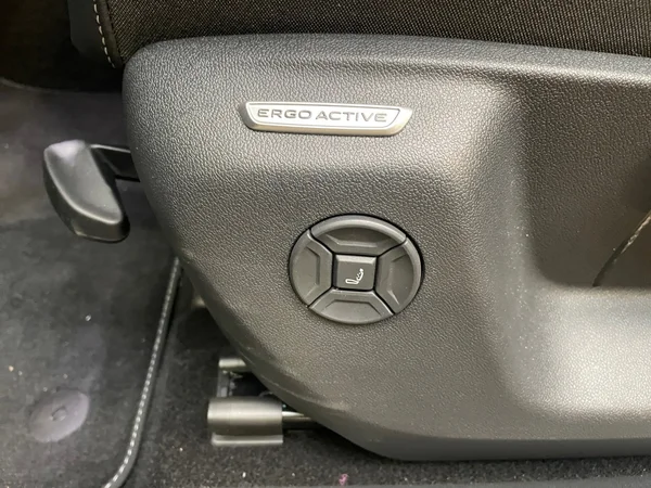 VOLKSWAGEN Tiguan (2024) — foto 5 van 15