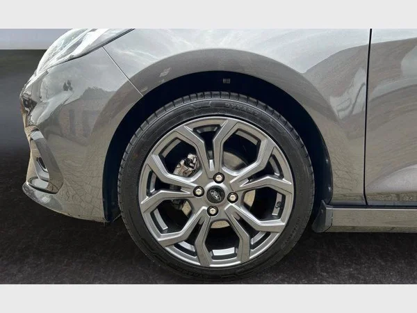 Ford Fiesta (2021) — foto 2 van 26