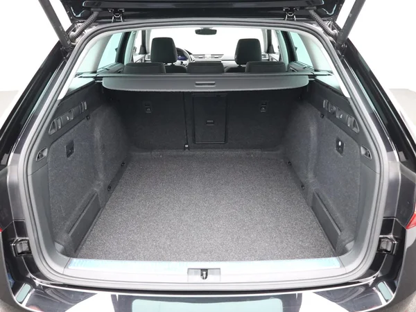 SKODA Superb Combi (2024) — foto 2 van 22
