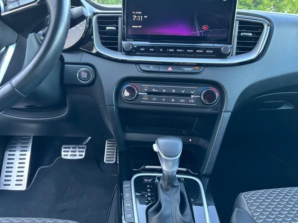 KIA Ceed SW (2022) — foto 3 van 24