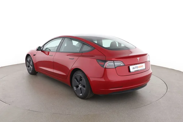 Tesla Model (2021) — foto 10 van 16