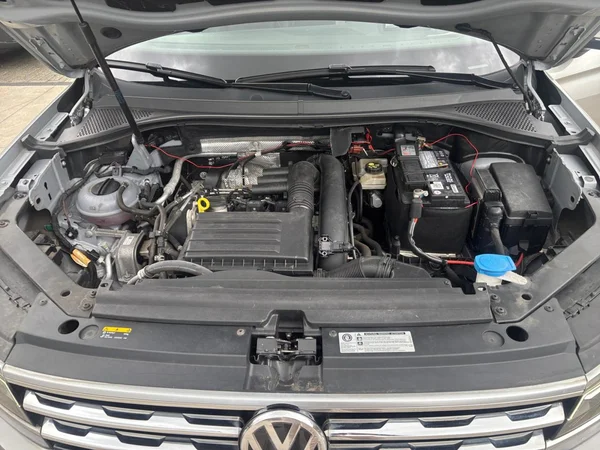 VOLKSWAGEN Tiguan (2017) — foto 15 van 24