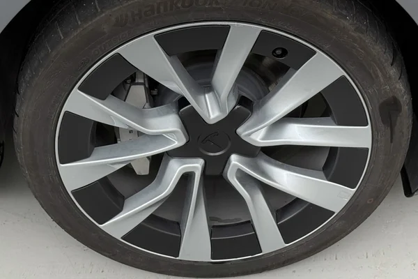Tesla Model 3 (2025) — foto 17 van 30
