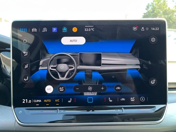 VOLKSWAGEN ID.4 (2023) — foto 8 van 23