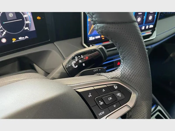 VOLKSWAGEN Tiguan (2026) — foto 10 van 26