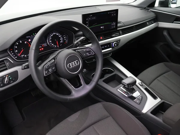 AUDI A4 Avant (2024) — foto 2 van 28