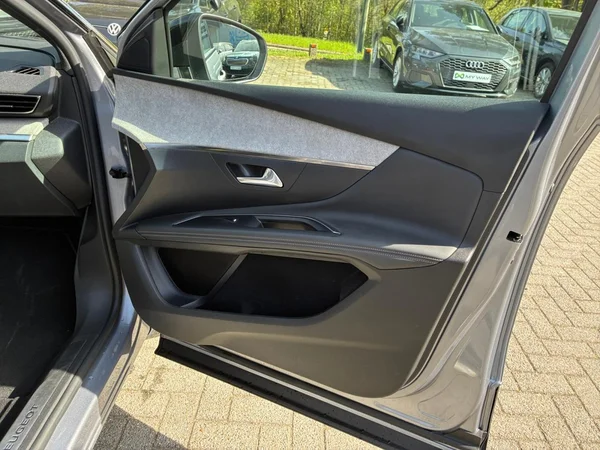 PEUGEOT 3008 (2023) — foto 9 van 24