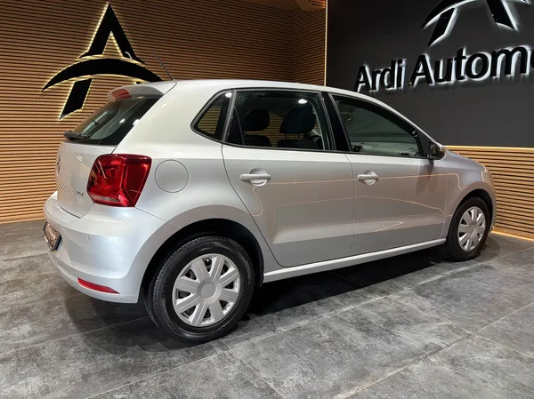 Volkswagen Polo (2016) — foto 10 van 22